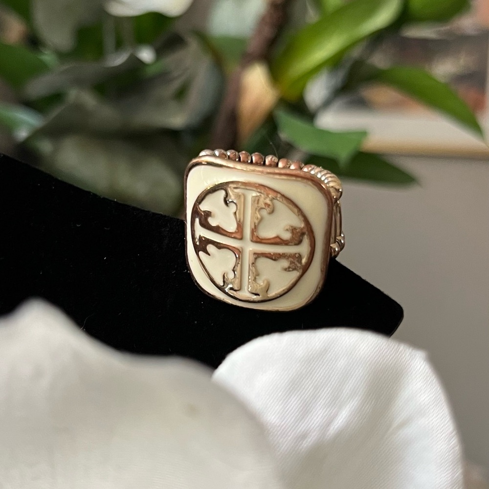 Elegant Cream and Gold Women's Adjustable Ring